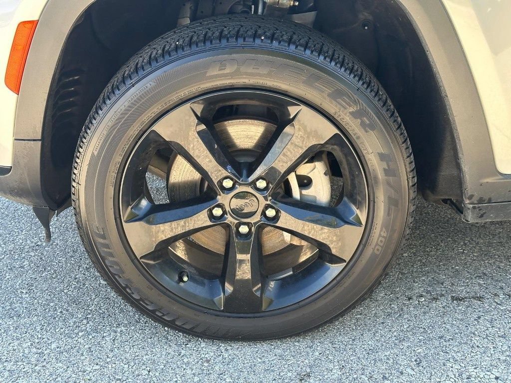 Used 2024 Jeep Grand Cherokee L Altitude AWD/4WD image 8
