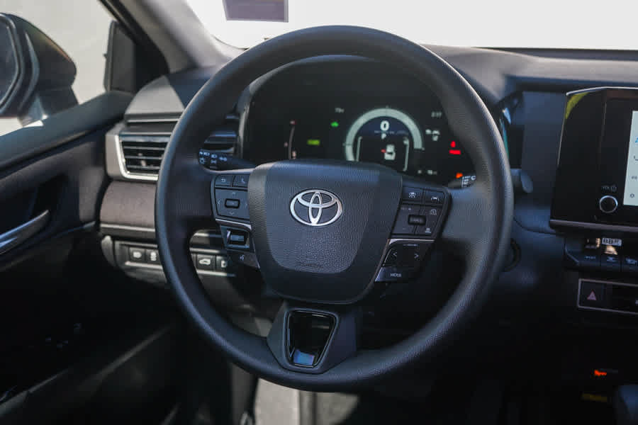Used 2025 Toyota Camry LE FWD image 15