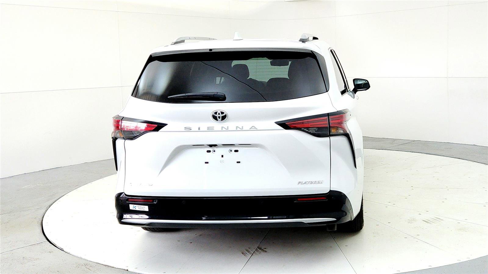 Used 2026 Toyota Sienna Platinum image 5