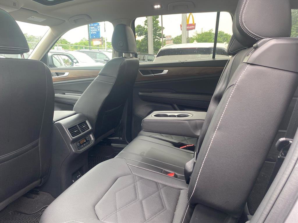 Certified 2024 Volkswagen Atlas SE w/ Panoramic Sunroof Package AWD/4WD image 17