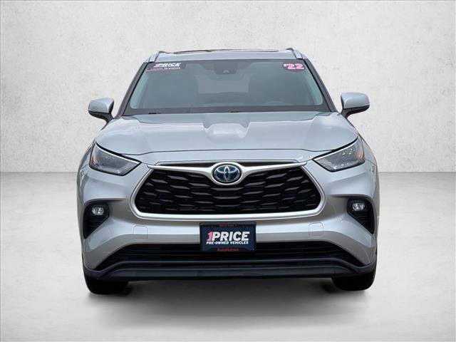 Used 2022 Toyota Highlander XLE FWD image 2