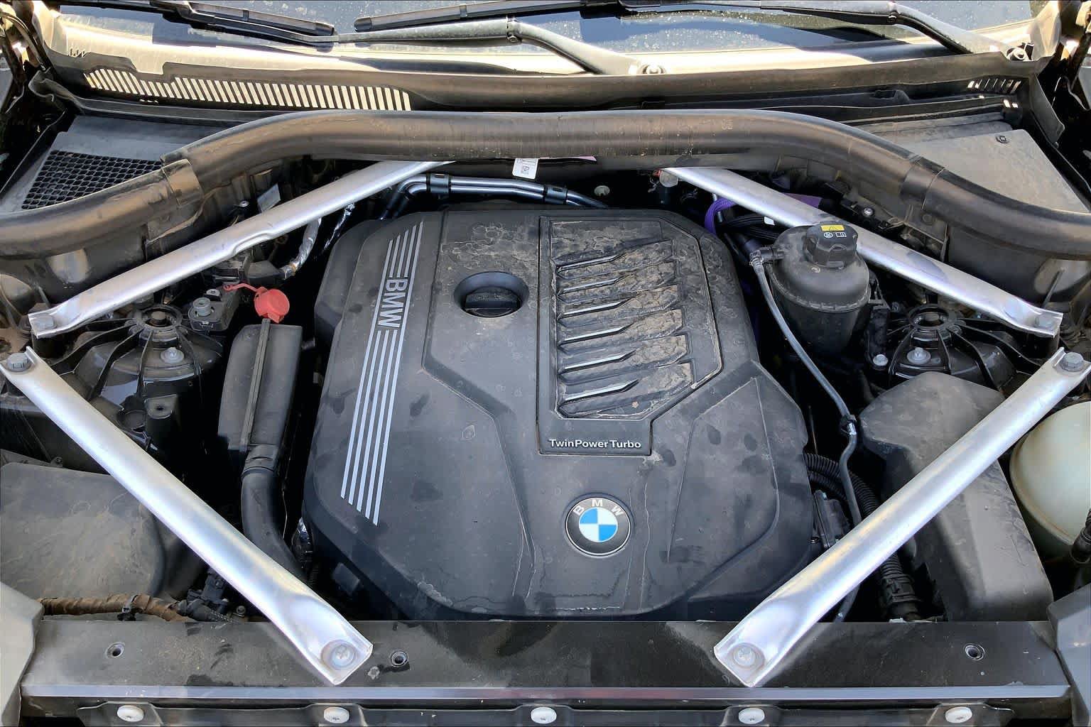 Used 2022 BMW X5 xDrive40i w/ M Sport Package AWD/4WD image 34