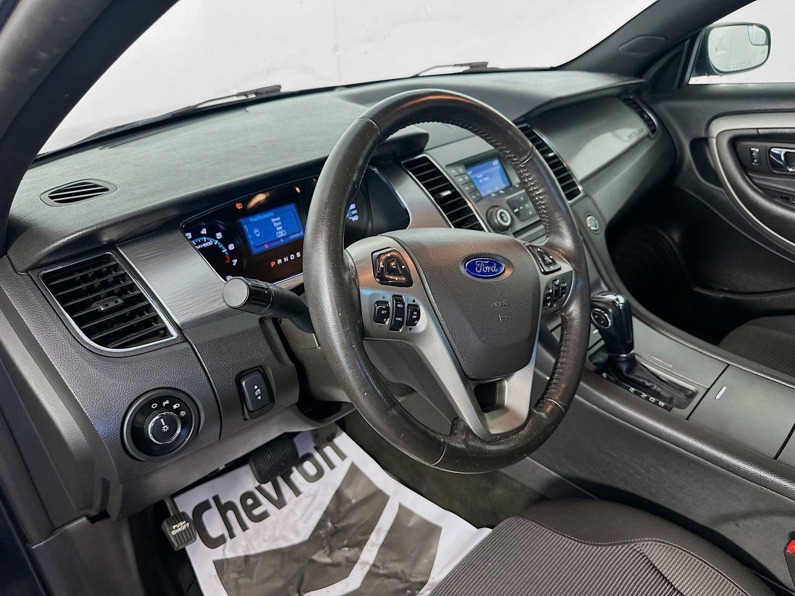 Used 2016 Ford Taurus SEL FWD image 9