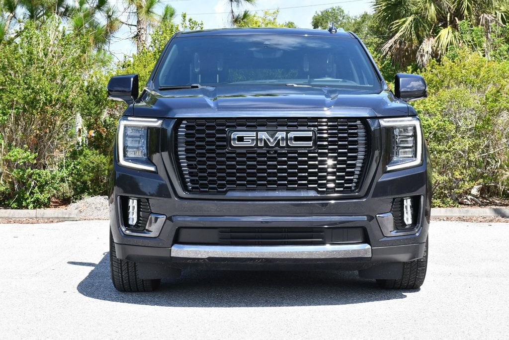 Used 2023 GMC Yukon Denali Ultimate AWD/4WD image 9