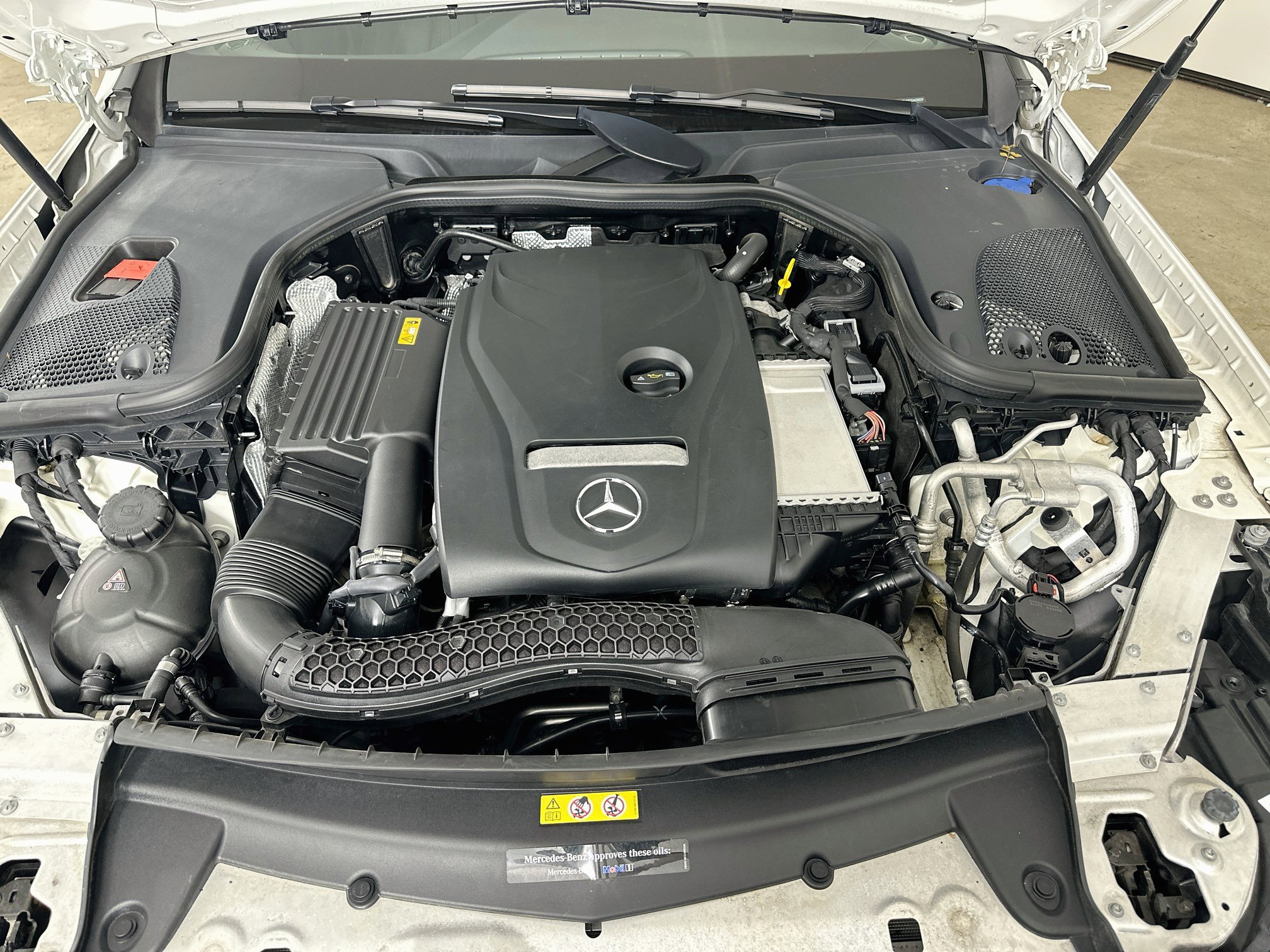 Certified 2019 Mercedes-Benz E 300 4MATIC image 38