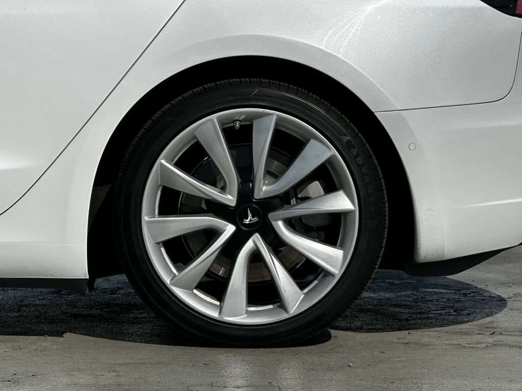 Used 2020 Tesla Model 3 Standard Range Plus image 3