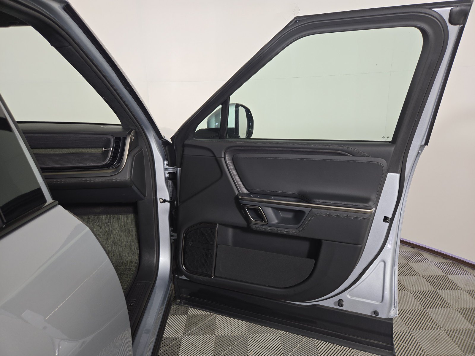 Used 2024 Rivian R1T Adventure AWD/4WD image 18