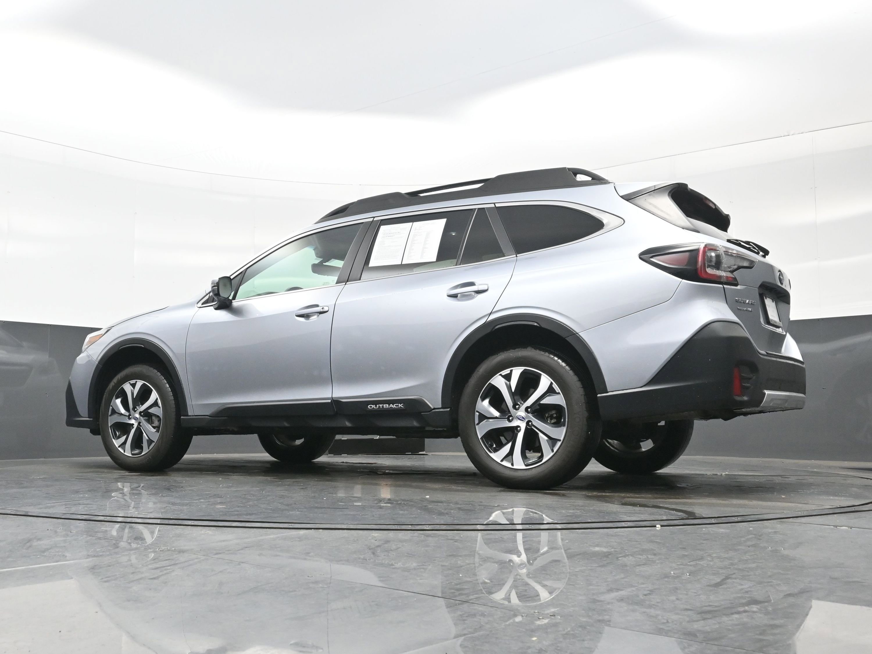 Used 2022 Subaru Outback Limited image 29