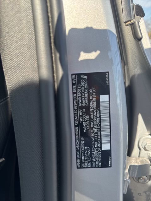 Certified 2025 Volvo XC60 B5 Plus image 28