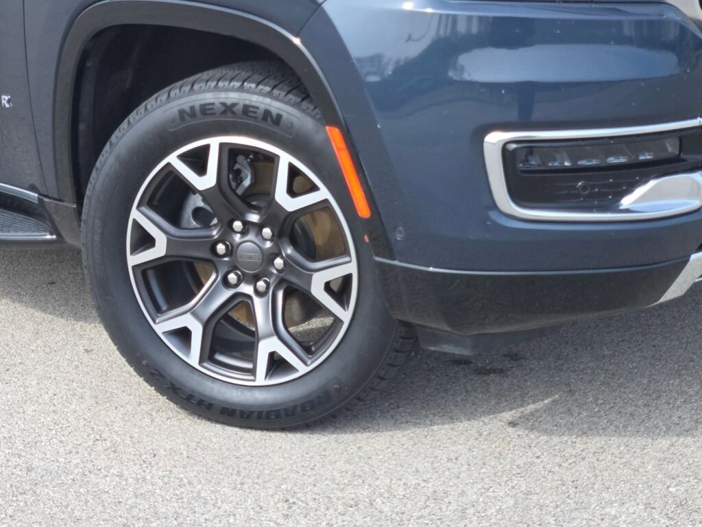 Used 2024 Jeep Wagoneer Series III image 3