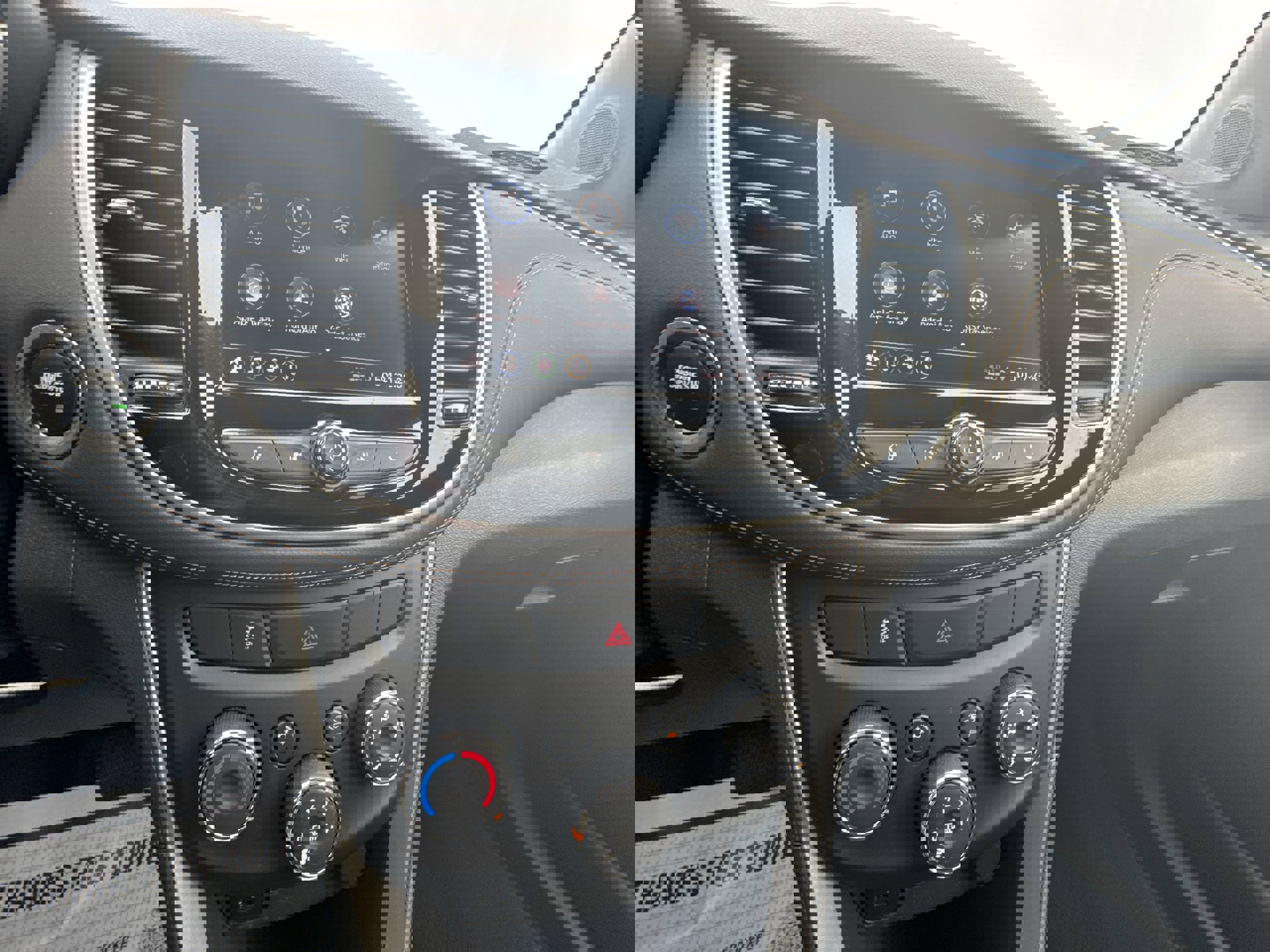 Used 2022 Chevrolet Trax LT w/ LT Convenience Package image 18