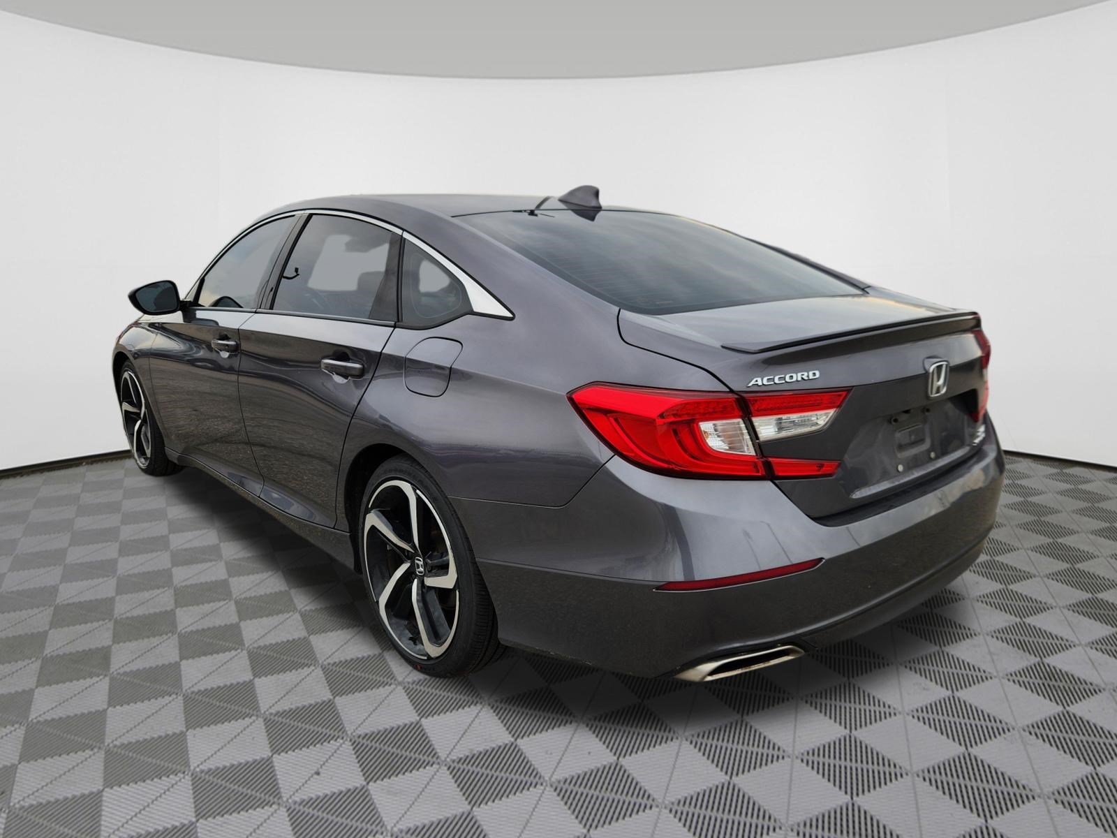 Used 2019 Honda Accord Sport image 3