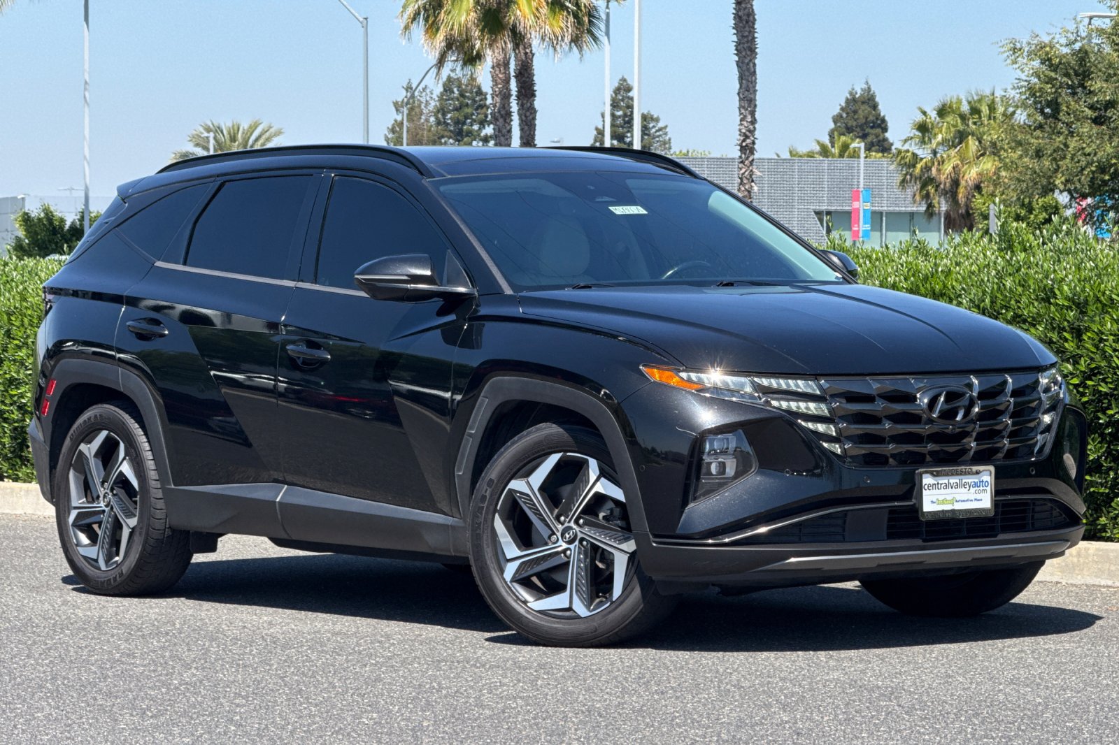 Used 2022 Hyundai Tucson Limited w/ Cargo Package FWD image 2