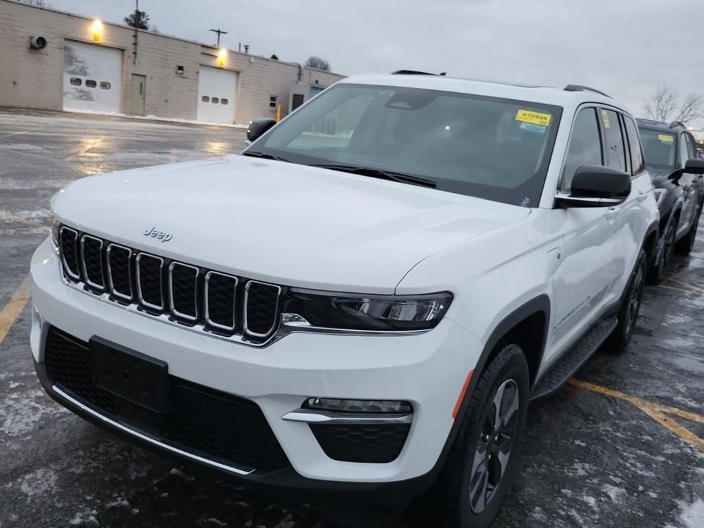 Used 2024 Jeep Grand Cherokee Limited 4xe image 2