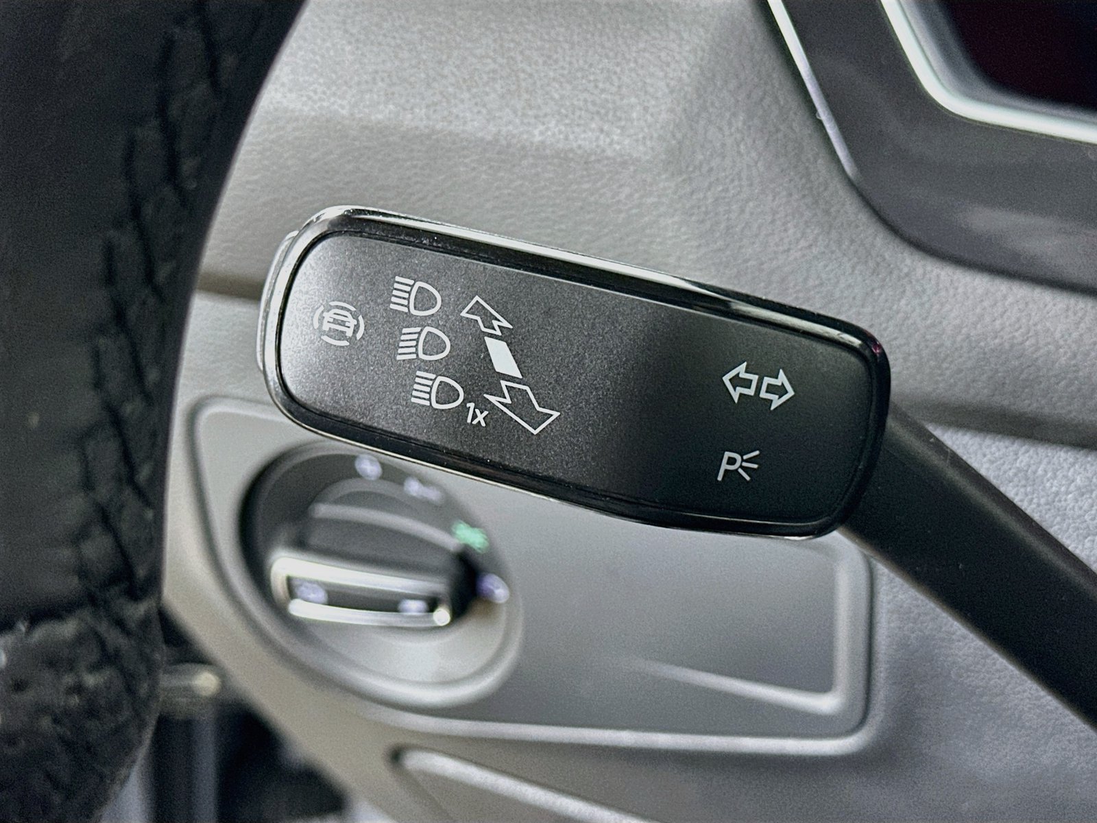 Used 2024 Volkswagen Tiguan SE R-Line AWD/4WD image 21