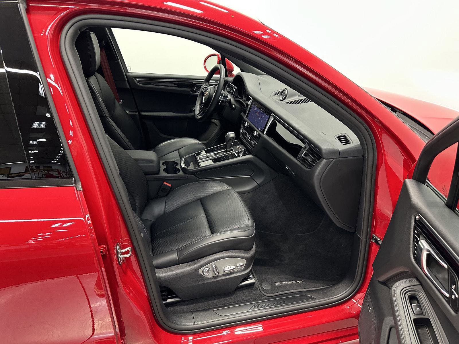 Certified 2025 Porsche Macan image 41