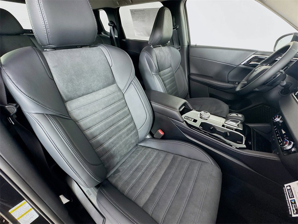 New 2025 Mitsubishi Outlander SE image 30