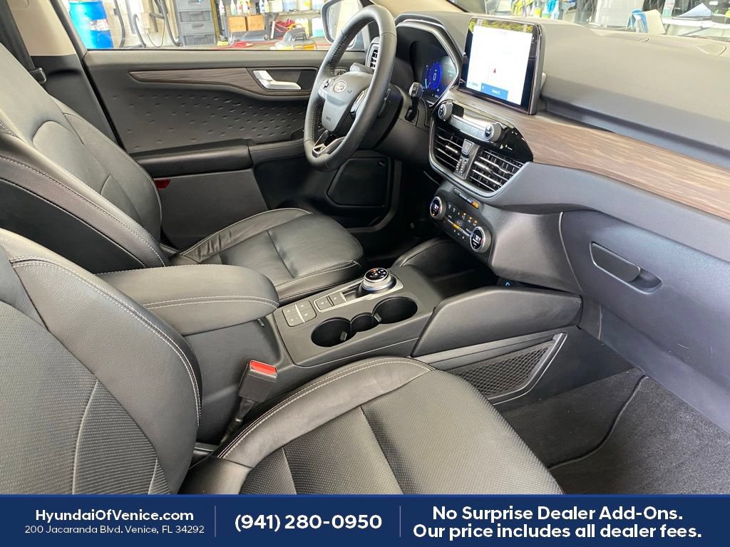 Used 2020 Ford Escape Titanium w/ Titanium Premium Package 2.0 AWD/4WD image 20