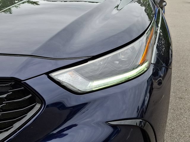 Used 2022 Toyota Highlander XSE FWD image 11