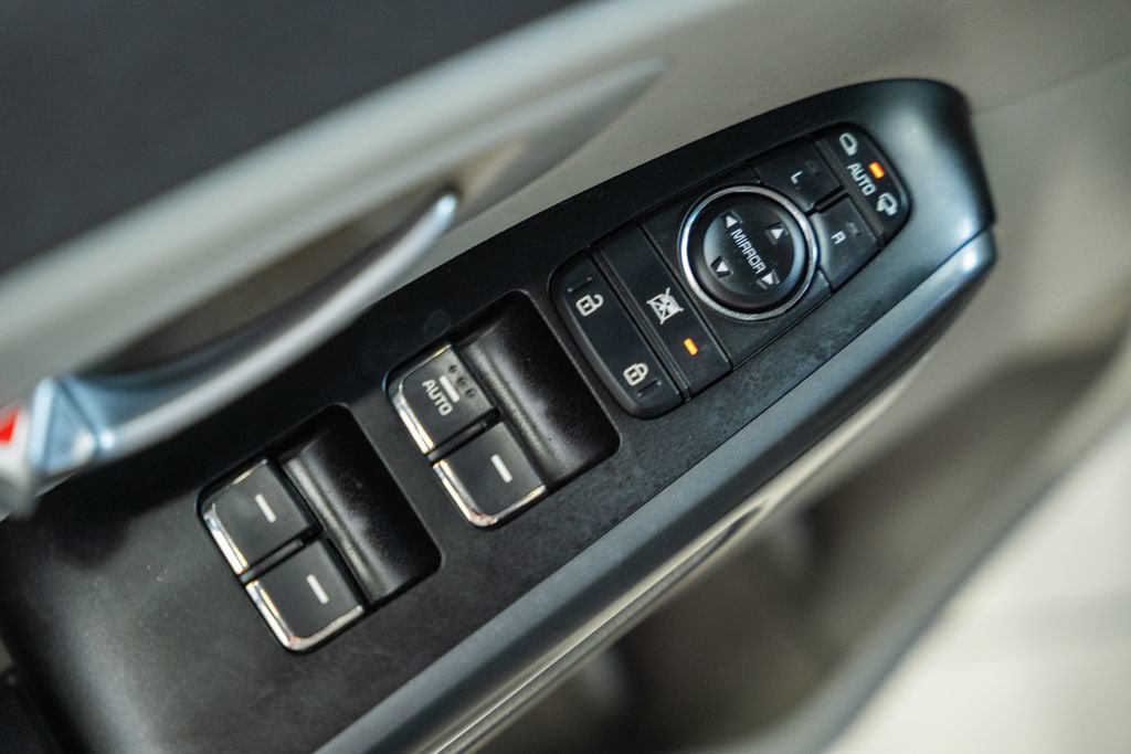 Used 2018 Kia Sedona LX FWD image 33