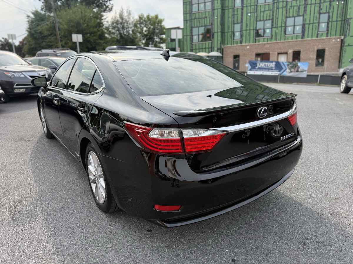 Used 2015 Lexus ES 300h image 5
