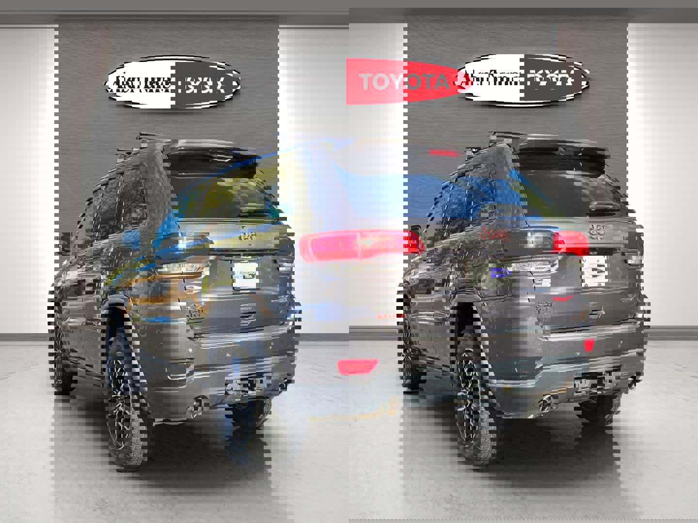 Used 2021 Jeep Grand Cherokee Trailhawk w/ Premium Lighting Group image 9