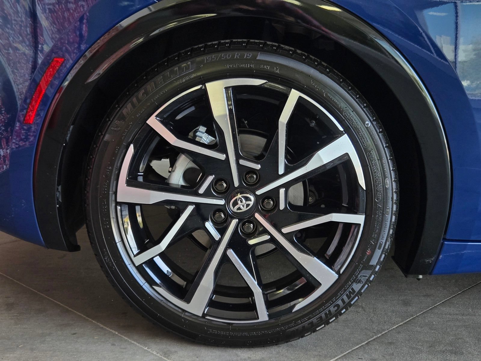 New 2027 Toyota Prius Plug-In Hybrid FWD image 4
