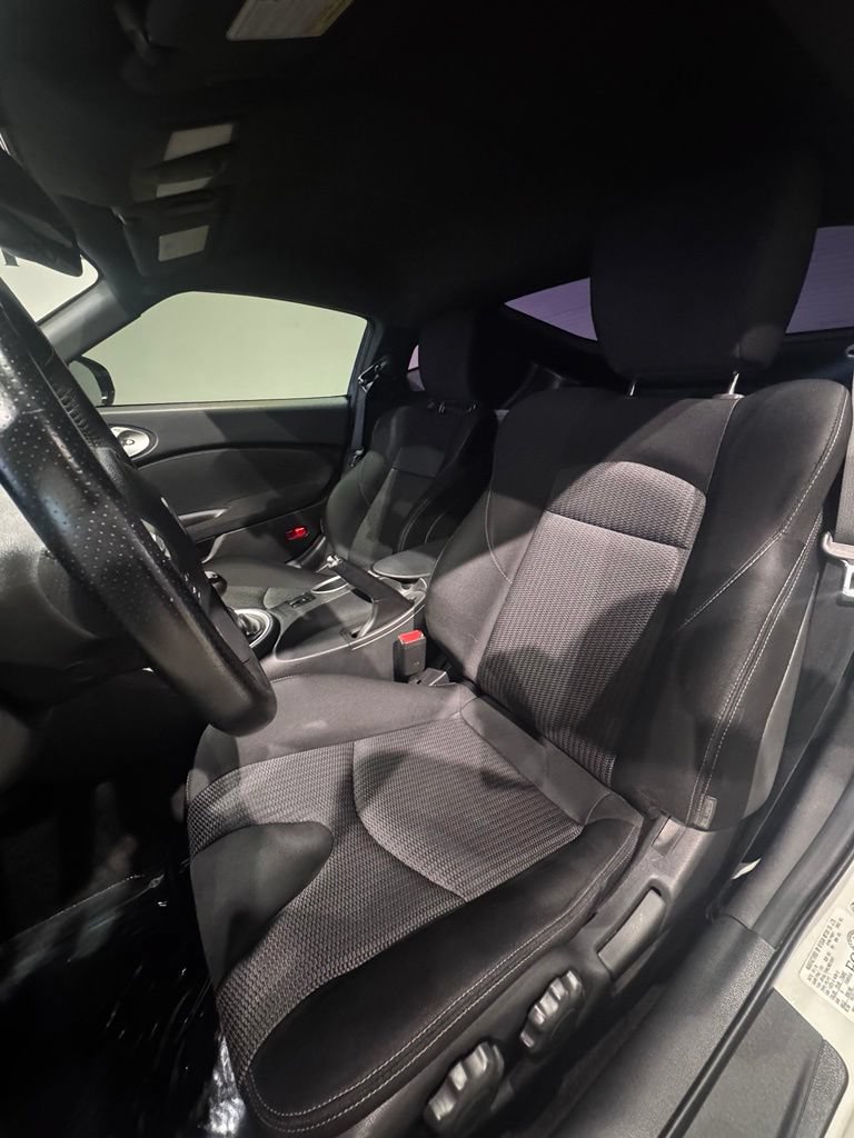Used 2020 Nissan 370Z Coupe RWD image 14
