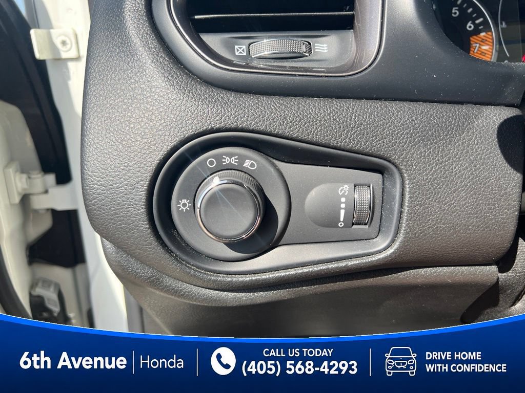 Used 2023 Jeep Renegade Latitude AWD/4WD image 24