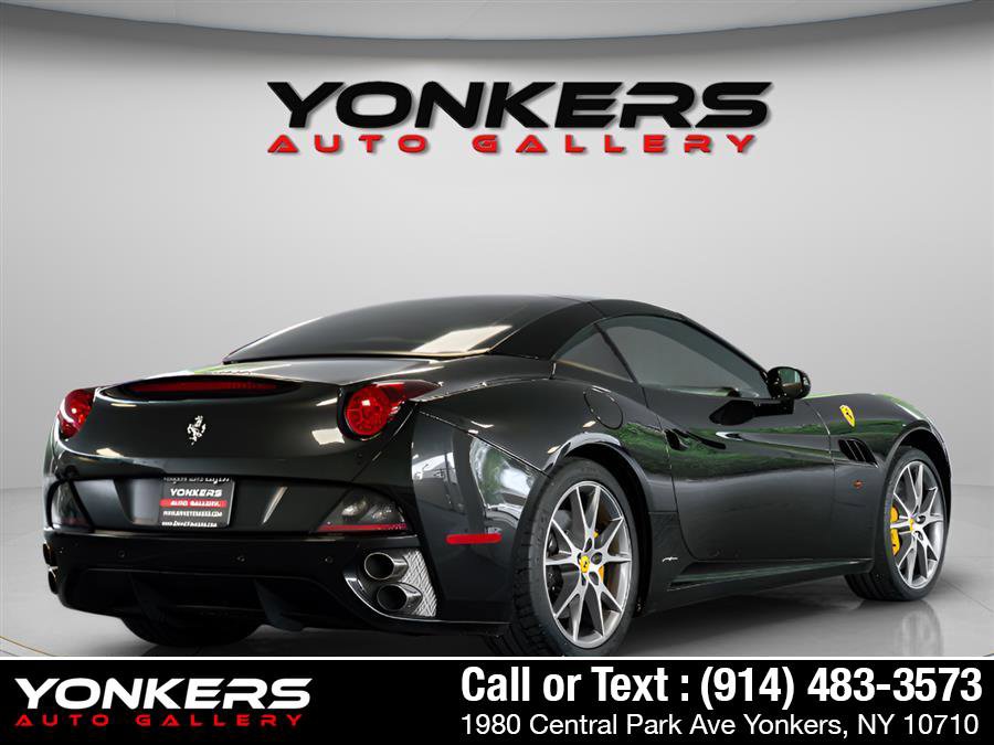Used 2010 Ferrari California RWD image 14