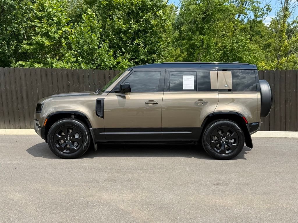 Certified 2024 Land Rover Defender 110 X-Dynamic SE AWD/4WD image 2