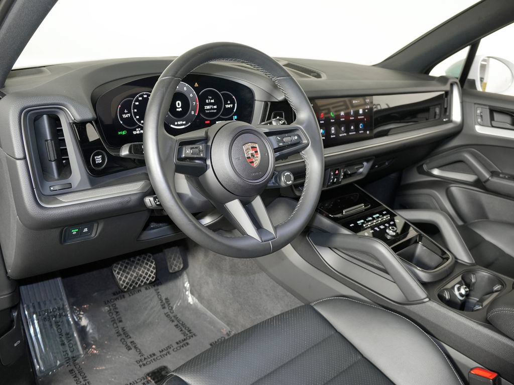 Certified 2024 Porsche Cayenne w/ Premium Package AWD/4WD image 4