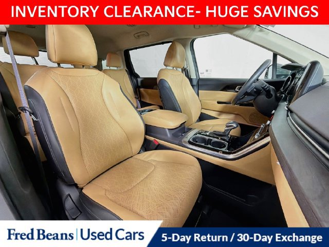 Used 2024 Kia Carnival EX FWD image 36