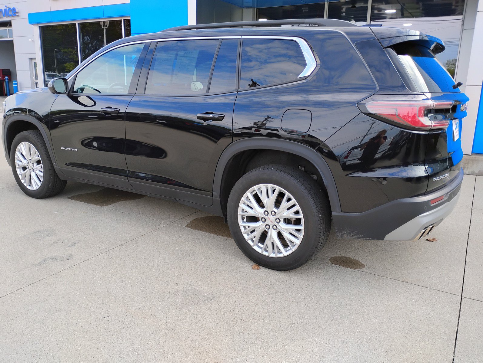 Used 2024 GMC Acadia Elevation FWD image 10