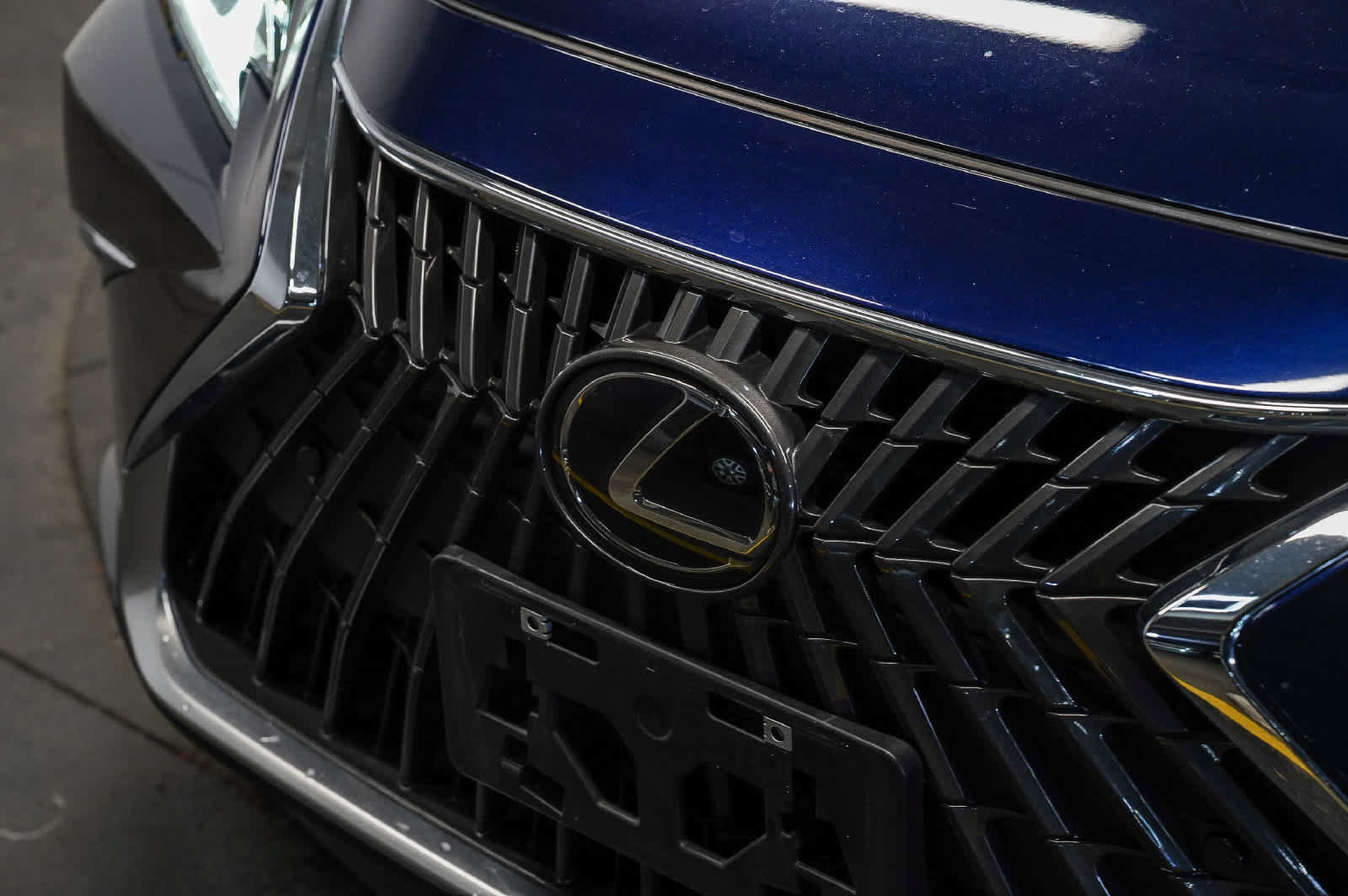 Used 2024 Lexus ES 350 w/ Premium Package FWD image 8