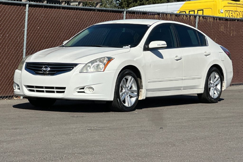Used 2011 Nissan Altima 3.5 SR FWD image 4