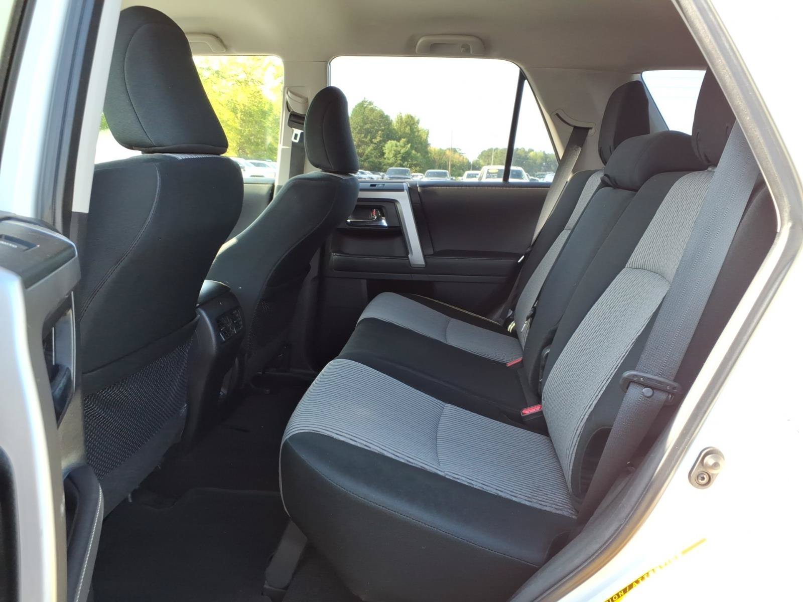 Used 2020 Toyota 4Runner SR5 AWD/4WD image 21