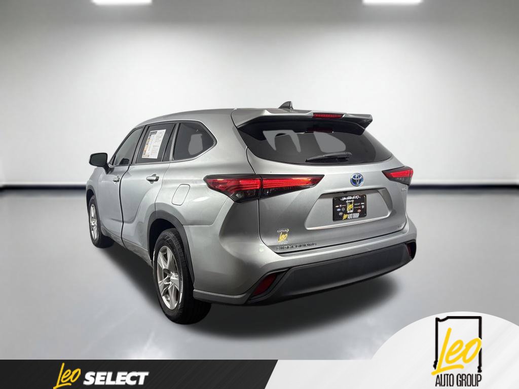 Used 2023 Toyota Highlander LE FWD image 4