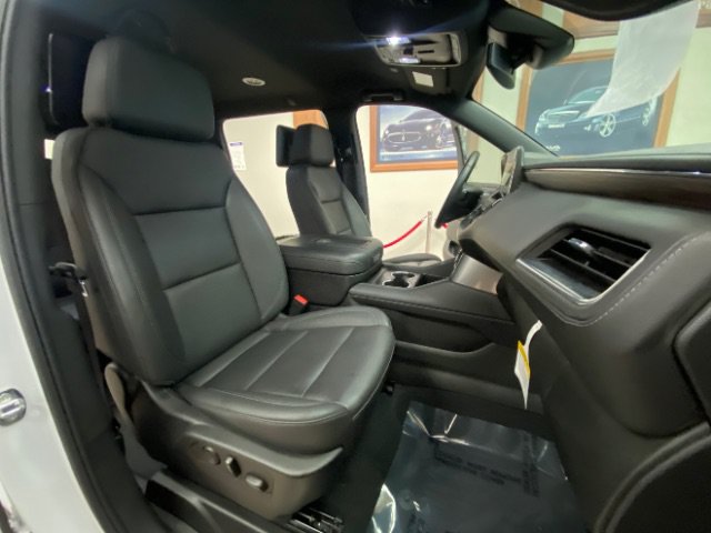 Used 2024 Chevrolet Suburban LT w/ Luxury Package AWD/4WD image 12