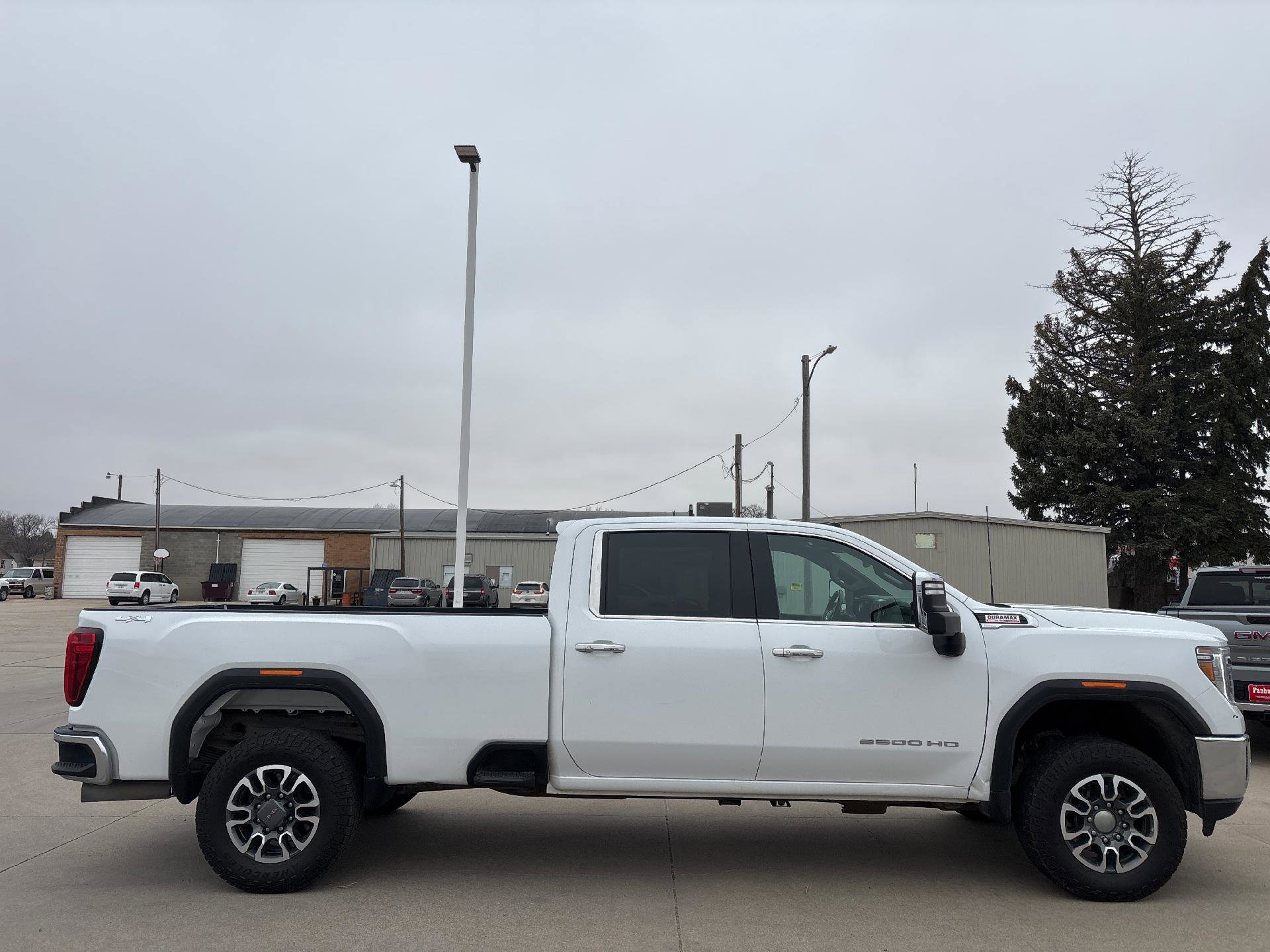 Used 2023 GMC Sierra 2500 SLT w/ SLT Preferred Package image 9