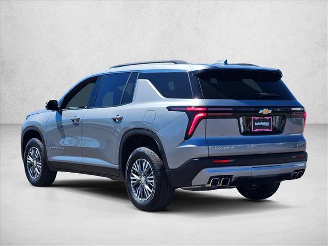 Used 2025 Chevrolet Traverse LT w/ Driver Confidence Package image 8