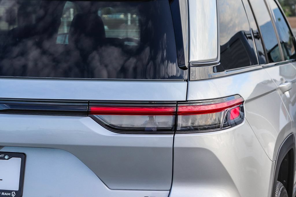 New 2026 Jeep Grand Cherokee Limited AWD/4WD image 10