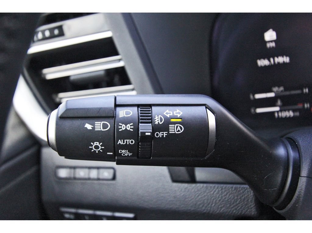 Used 2025 Lexus GX 550 w/ Accessory Package (2T) AWD/4WD image 18