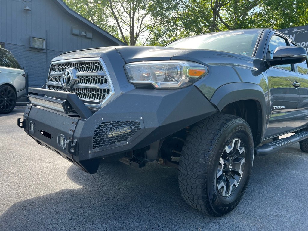 Used 2017 Toyota Tacoma TRD Off-Road image 36
