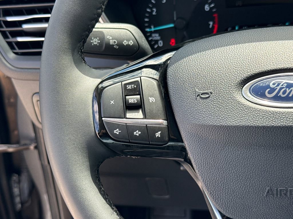 Used 2022 Ford Escape SEL FWD image 16