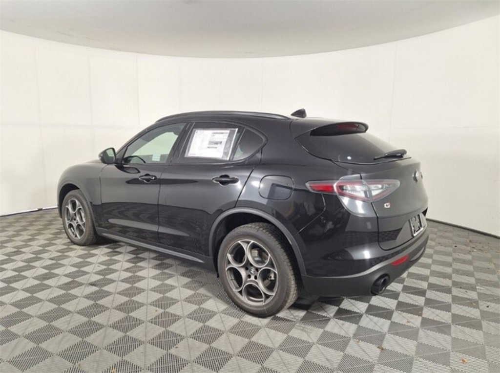 New 2025 Alfa Romeo Stelvio Sprint w/ Convenience Package image 7