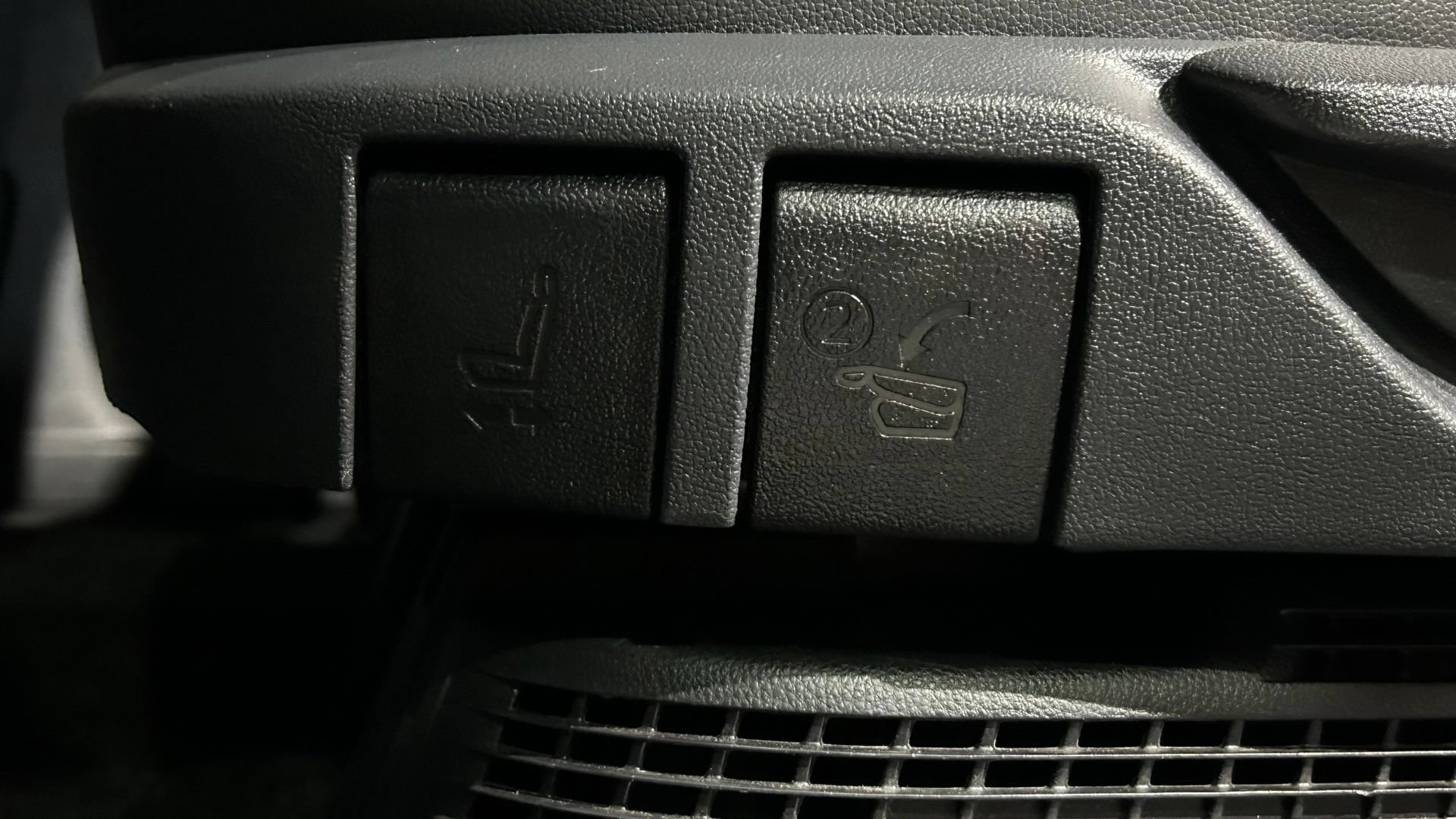 Used 2024 Toyota Highlander Platinum AWD/4WD image 54