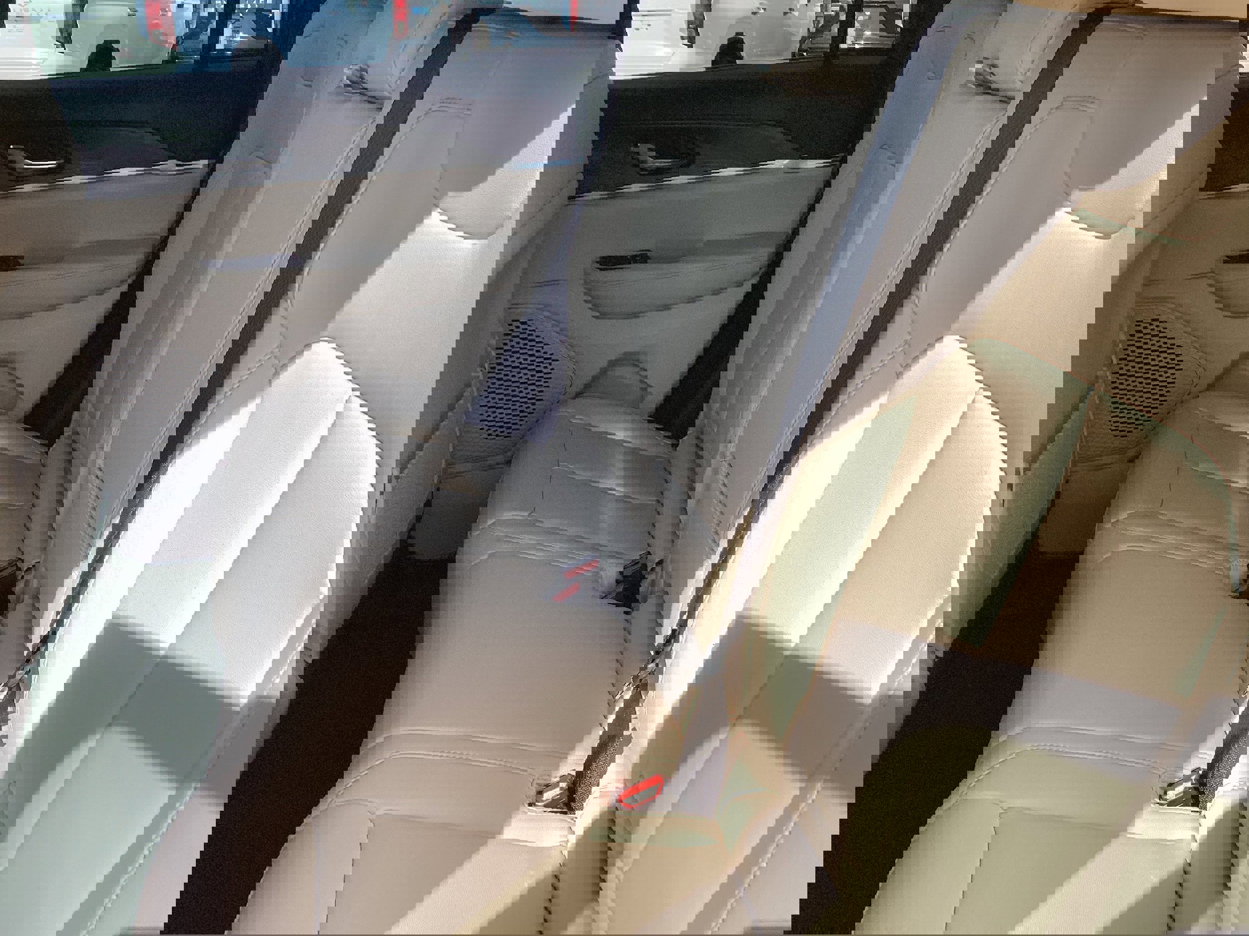 Used 2024 Jeep Grand Cherokee Limited image 13