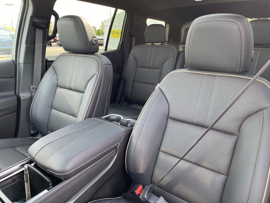 New 2026 Chevrolet Traverse High Country w/ LPO, Floor Liner Package AWD/4WD image 13