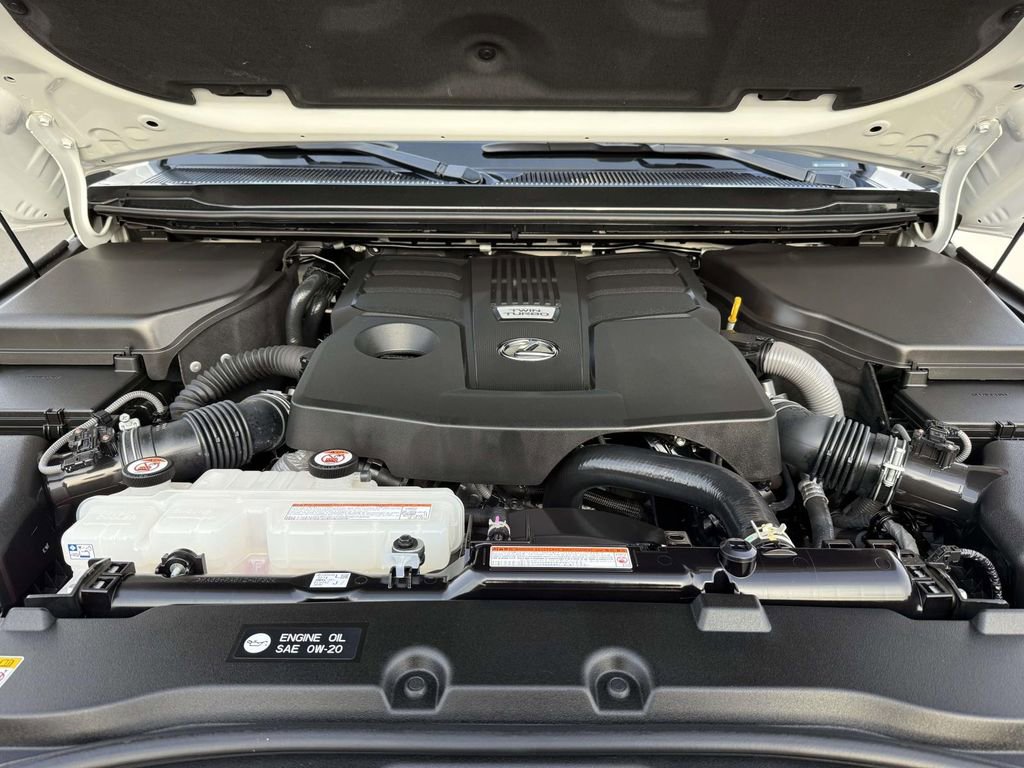 Used 2024 Lexus GX 550 w/ Accessory Package (Z1) image 29